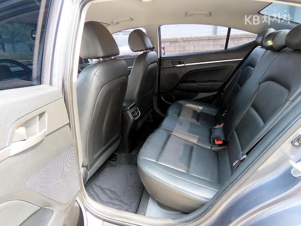 Hyundai Avante (Elantra)AD1.6 GDi Smart Special (special feature/edition) - 6