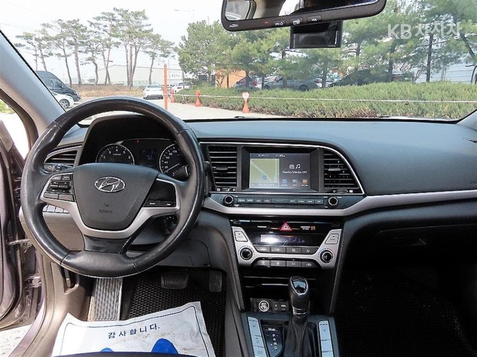 Hyundai Avante (Elantra)AD1.6 GDi Smart Special (special feature/edition) - 7