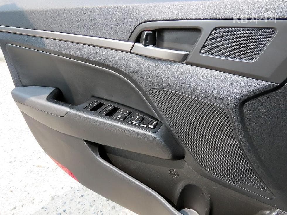 Hyundai Avante (Elantra)AD1.6 GDi Smart Special (special feature/edition) - 11