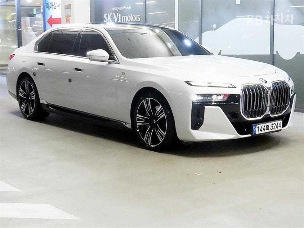 BMW 7시리즈(G70) 750e xDrive DPE Executive - Image 1