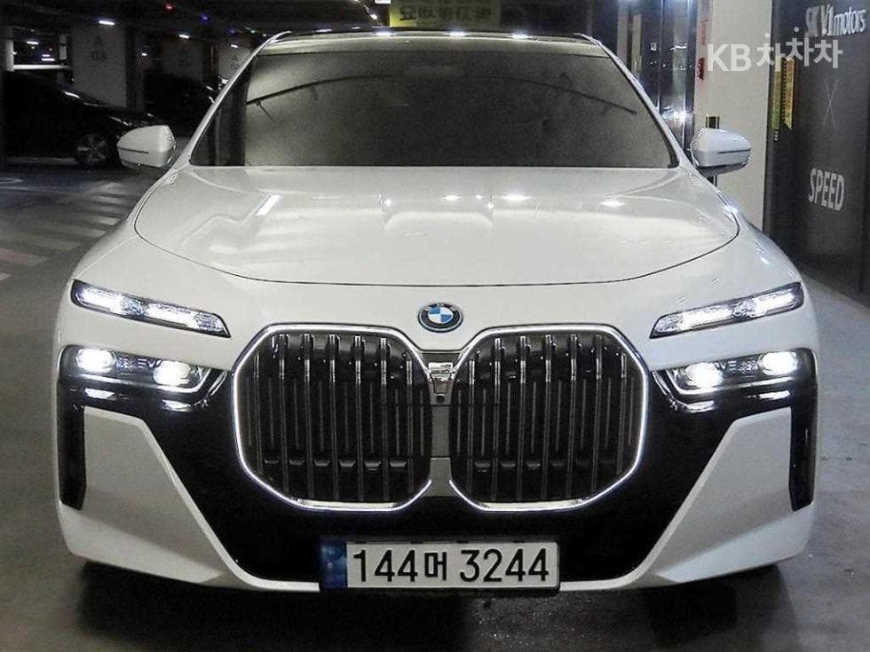 BMW 7시리즈(G70)750e xDrive DPE Executive - 2