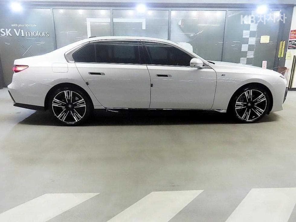 BMW 7시리즈(G70)750e xDrive DPE Executive - 3