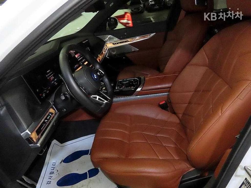 BMW 7시리즈(G70)750e xDrive DPE Executive - 6