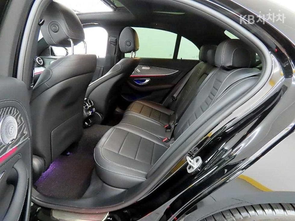 Mercedes-Benz E-Class (W213)E350 4MATIC Avantgarde - 6