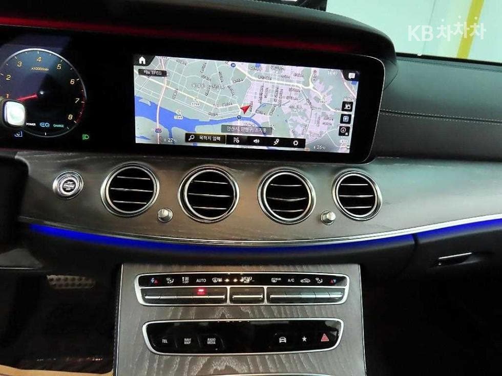 Mercedes-Benz E-Class (W213)E350 4MATIC Avantgarde - 14