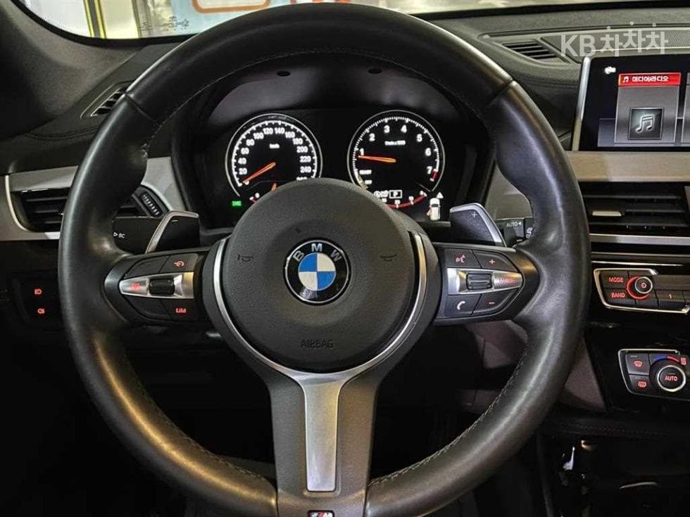BMW X1 (F48)xDrive 20i M Sport Package - 12