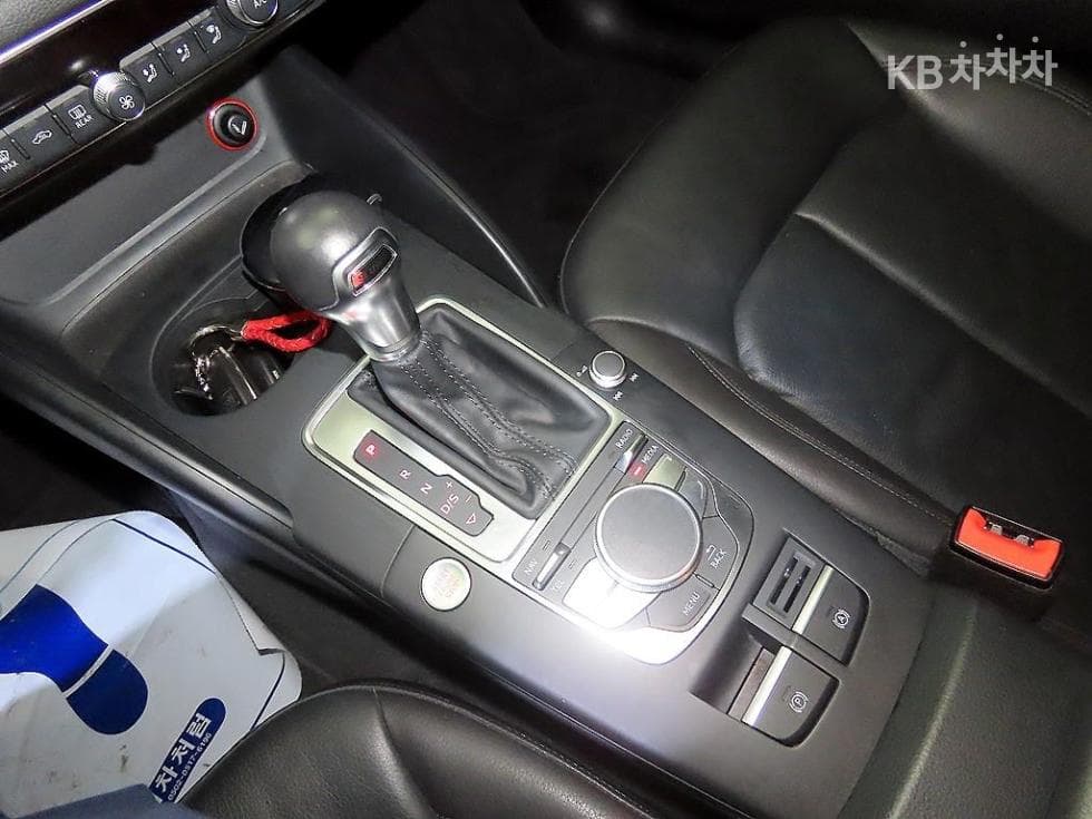 Audi NEW A32.0 Turbo Diesel Injection Sedan Dynamic 8V - 12