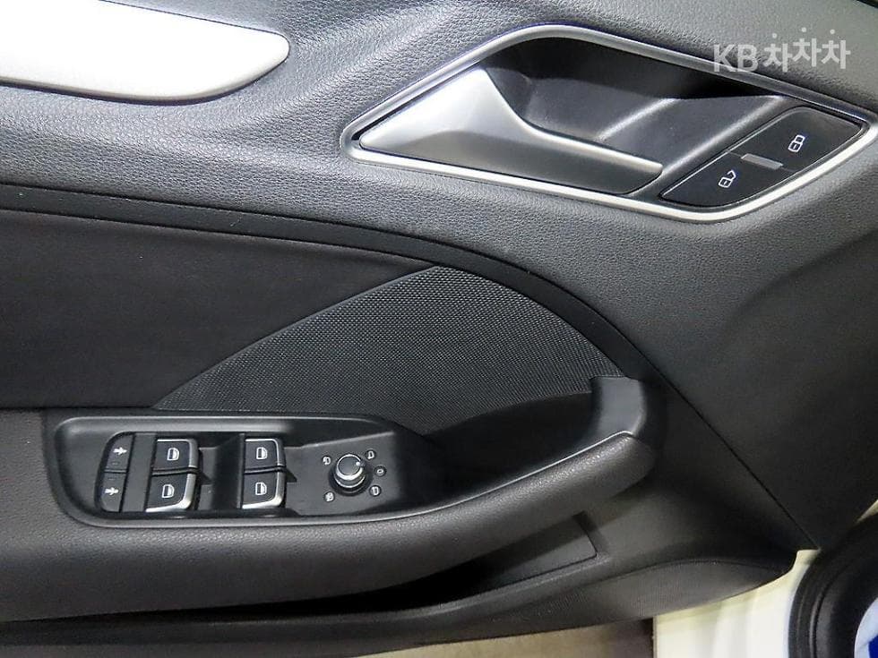 Audi NEW A32.0 Turbo Diesel Injection Sedan Dynamic 8V - 13