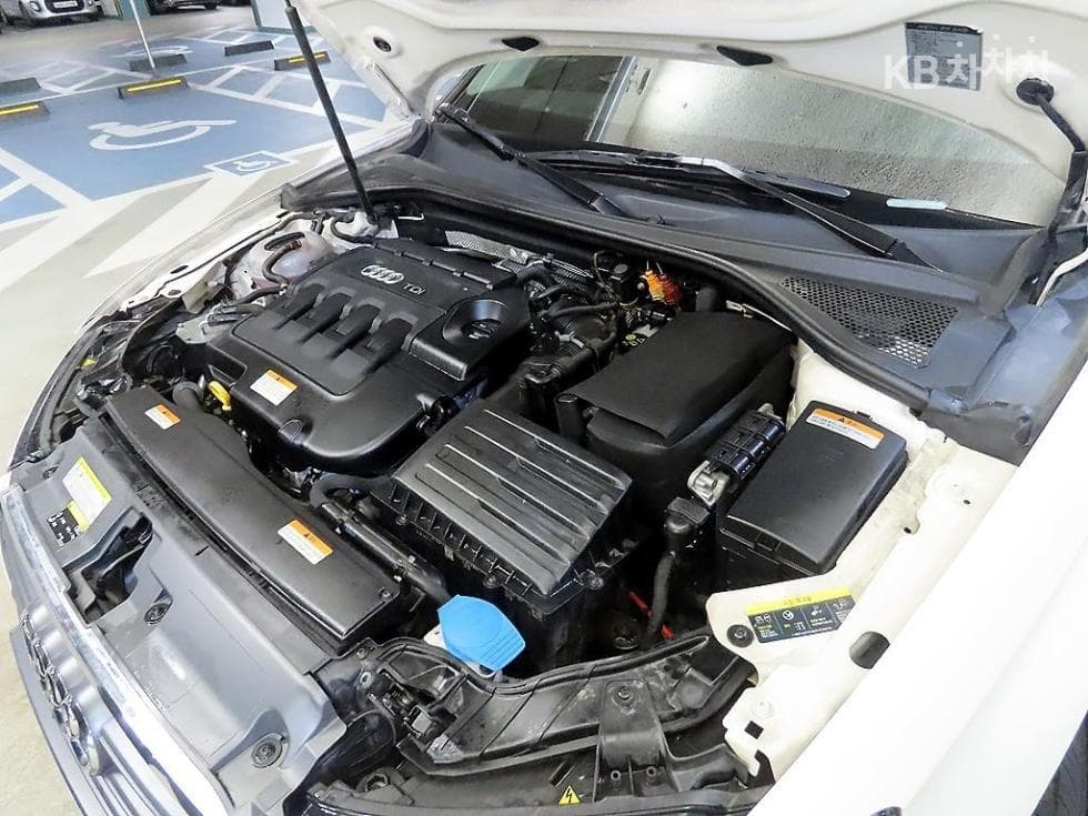 Audi NEW A32.0 Turbo Diesel Injection Sedan Dynamic 8V - 19