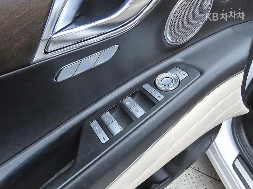 Genesis GV802.5 Turbo Gasoline 2WD - 13