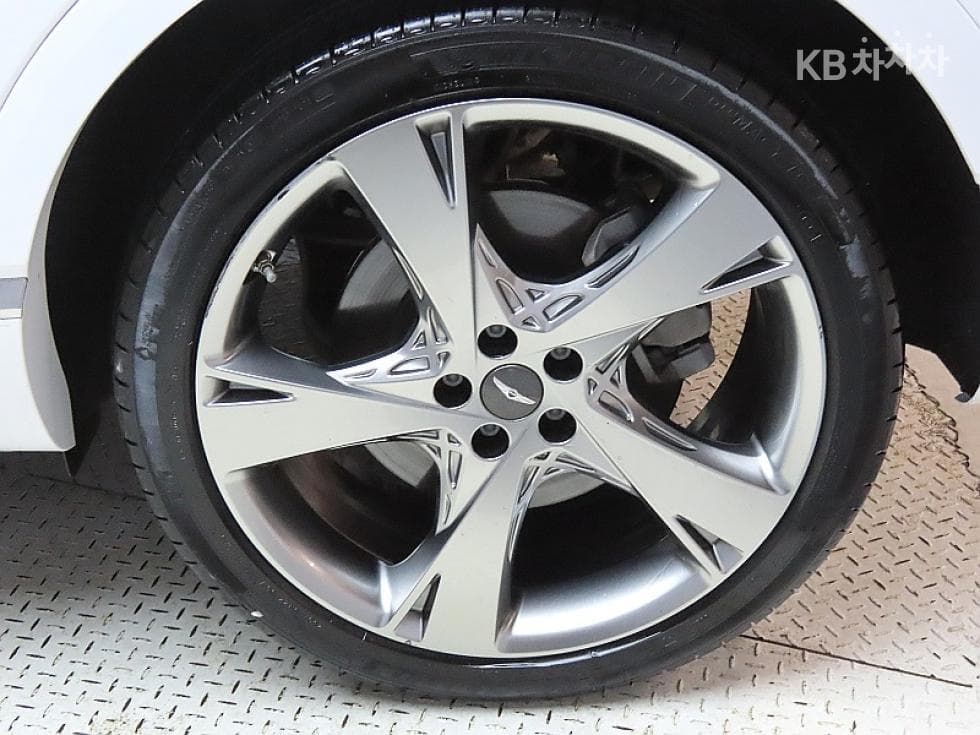 Genesis GV802.5 Turbo Gasoline 2WD - 20