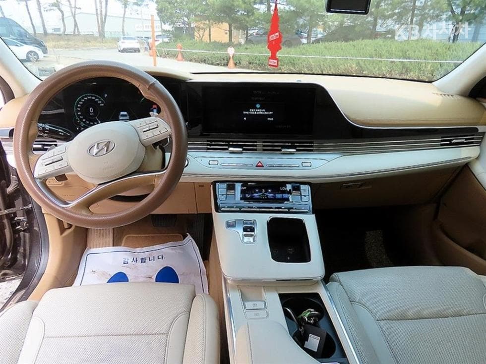 Hyundai The New (facelift) Grandeur (Azera)2.5 Calligraphy - 7