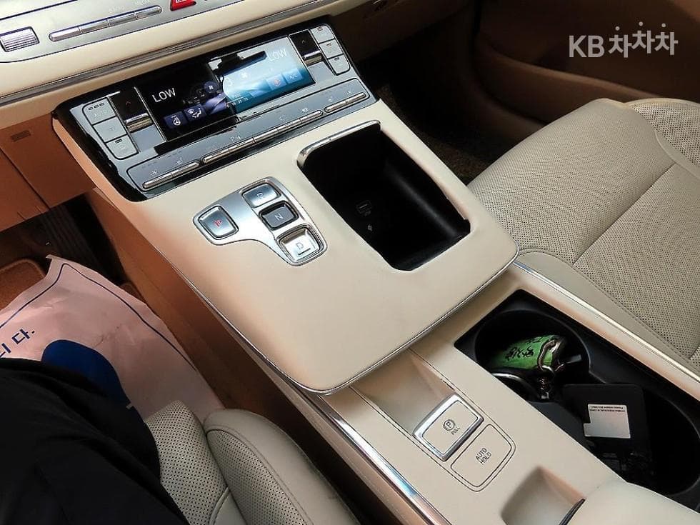 Hyundai The New (facelift) Grandeur (Azera)2.5 Calligraphy - 10