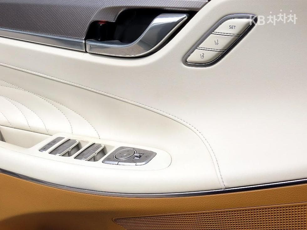 Hyundai The New (facelift) Grandeur (Azera)2.5 Calligraphy - 11