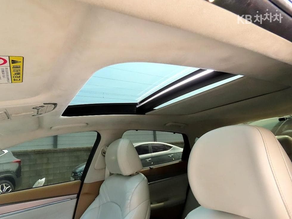 Hyundai The New (facelift) Grandeur (Azera)2.5 Calligraphy - 16
