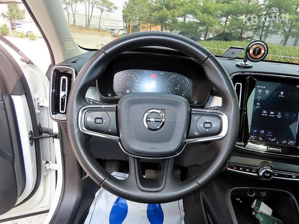 Volvo XC40T4 AWD Momentum - 8