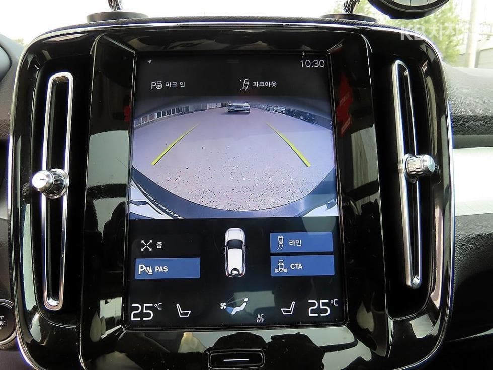 Volvo XC40T4 AWD Momentum - 13