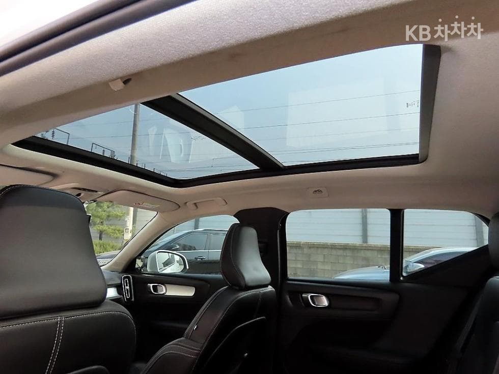 Volvo XC40T4 AWD Momentum - 16
