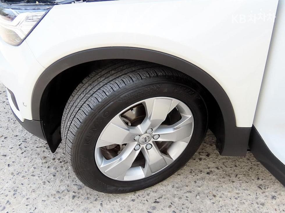Volvo XC40T4 AWD Momentum - 19