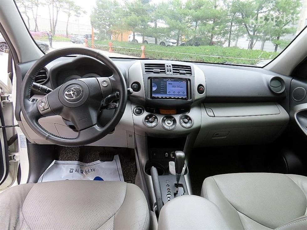 Toyota RAV42.5 4WD - 7