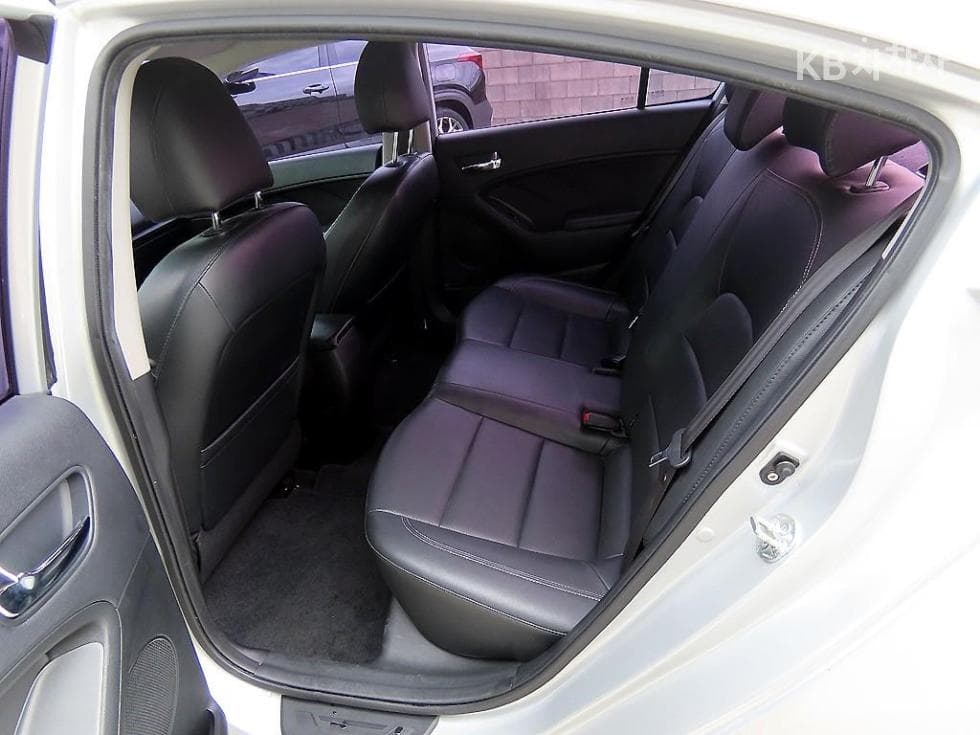 Kia K3Trendy - 6