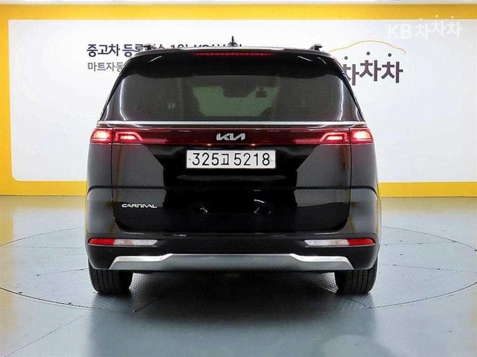 Kia Carnival 4th generationD2.2 9-seater Signature - 3
