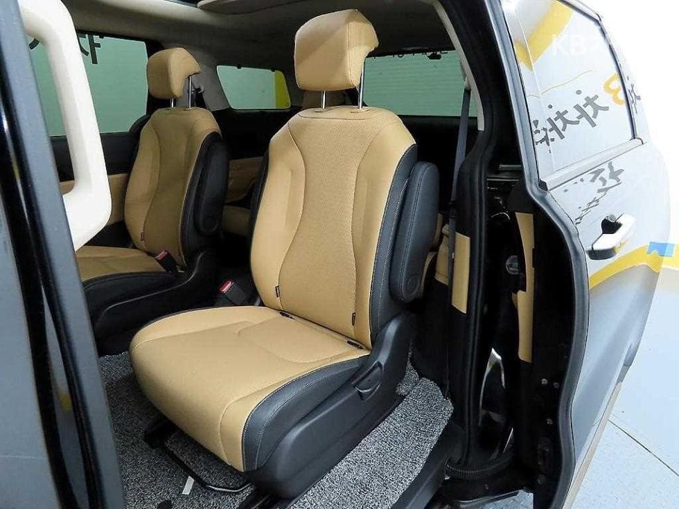Kia Carnival 4th generationD2.2 9-seater Signature - 6