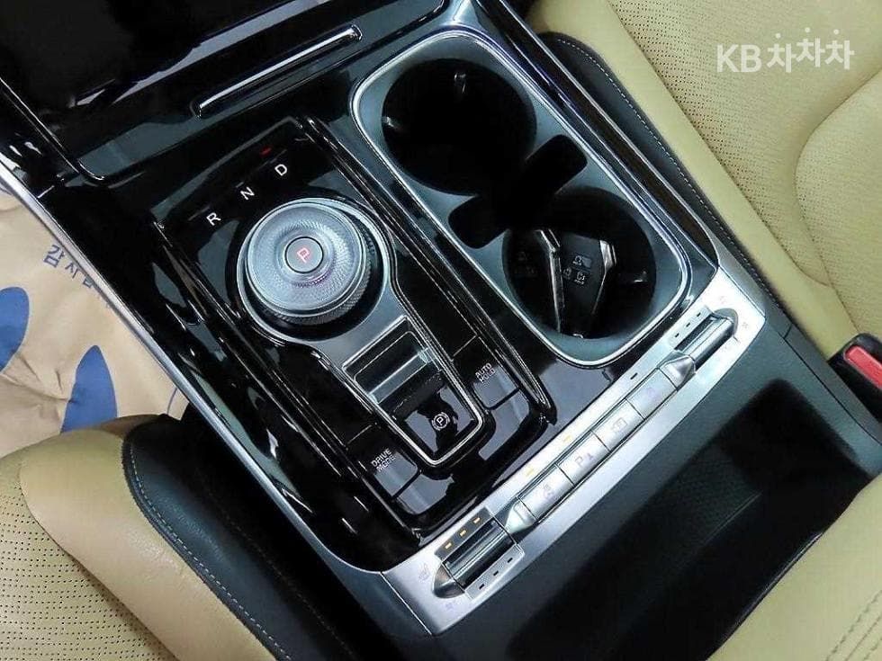 Kia Carnival 4th generationD2.2 9-seater Signature - 10