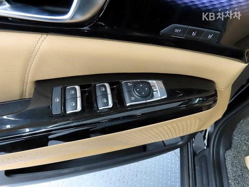 Kia Carnival 4th generationD2.2 9-seater Signature - 11