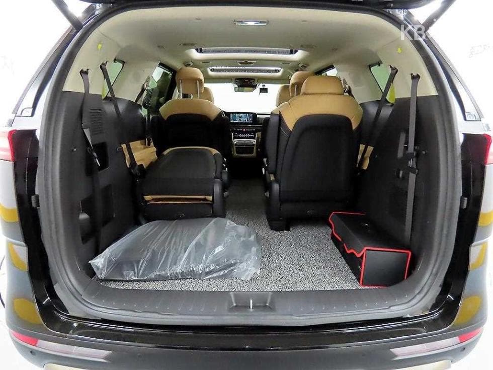 Kia Carnival 4th generationD2.2 9-seater Signature - 18