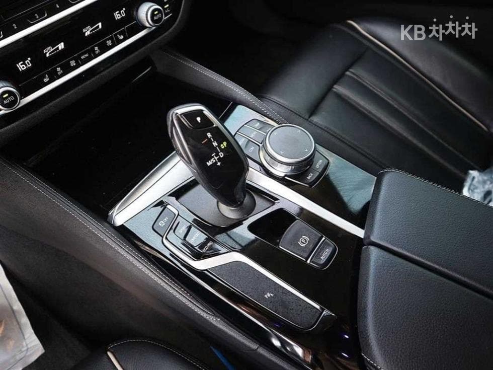 BMW 올New5 Series (G30)520i Luxury - 12