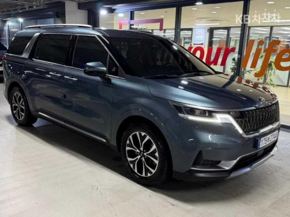 Kia Carnival 4th generationD2.2 9-seater Noblesse - 2