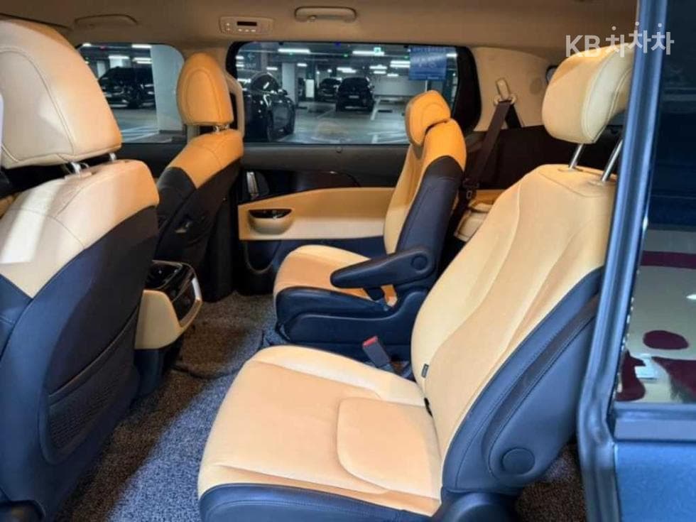 Kia Carnival 4th generationD2.2 9-seater Noblesse - 7