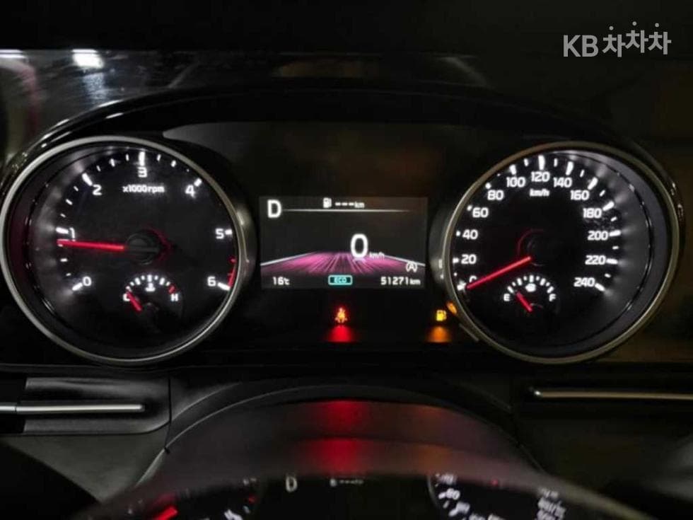 Kia Carnival 4th generationD2.2 9-seater Noblesse - 9