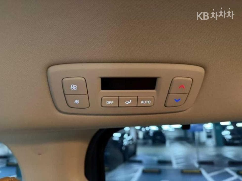 Kia Carnival 4th generationD2.2 9-seater Noblesse - 16