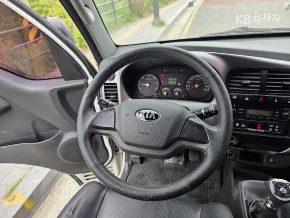 Kia Bongo 3 (light truck)1.2Ton Extra Long King Cab CRDi GLX - 10