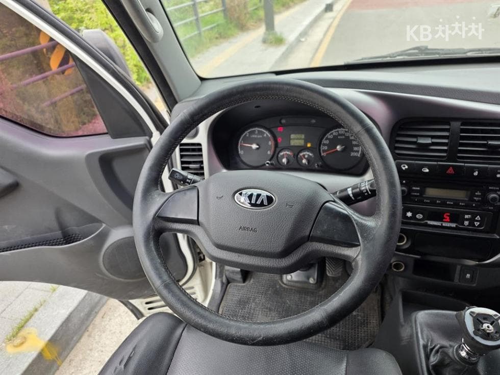 Kia Bongo 3 (light truck)1.2Ton Extra Long King Cab CRDi GLX - 19