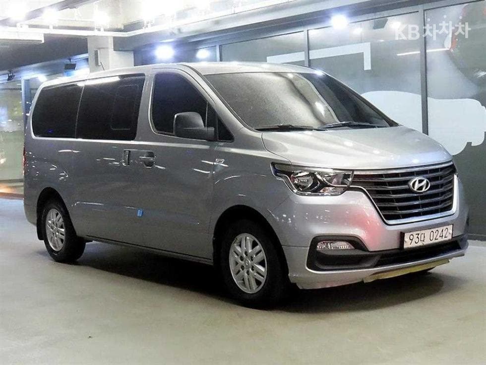 Hyundai The New (facelift) 그랜드 Star렉스 Van 5-seater Smart - Image 1