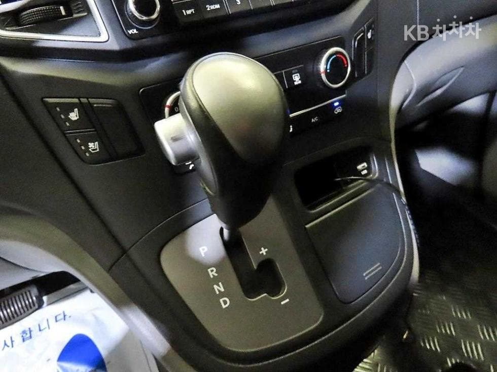 Hyundai The New (facelift) 그랜드 Star렉스Van 5-seater Smart - 12