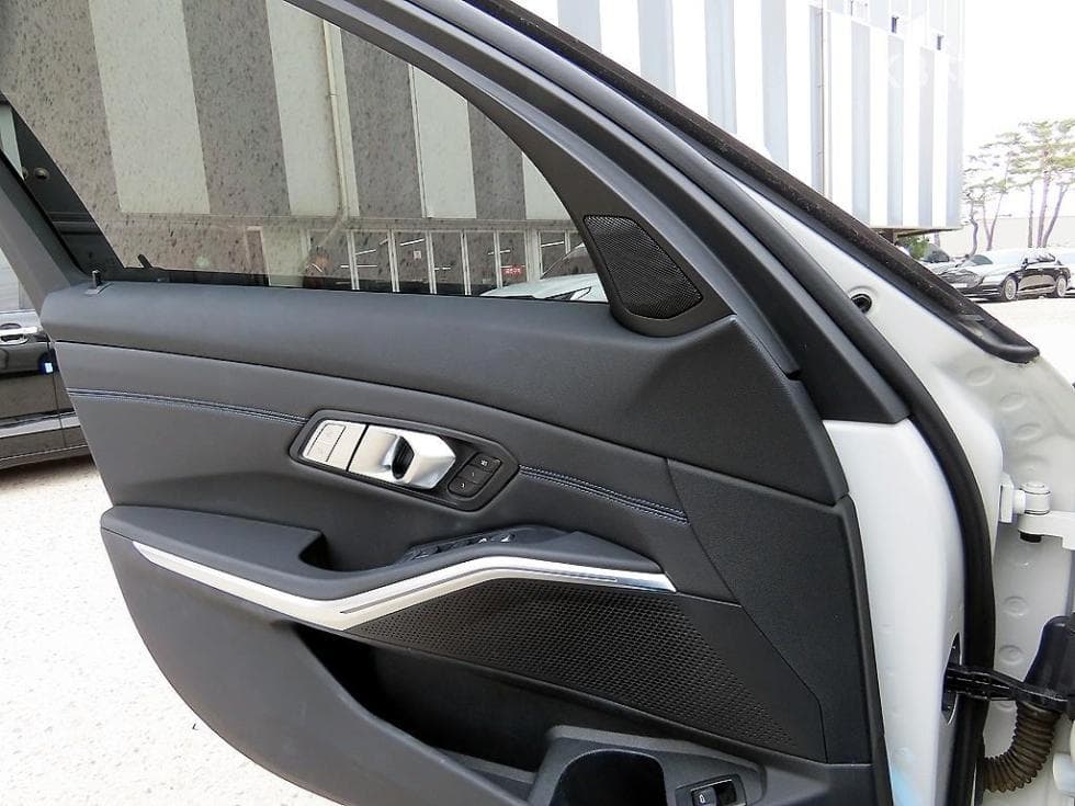 BMW 3 Series (G20)320d Touring M Sport Package - 12