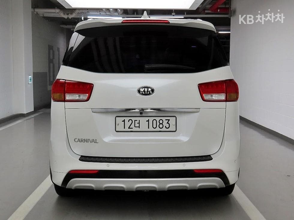 Kia All New Carnival9-seater 2.2 Diesel Noblesse - 3