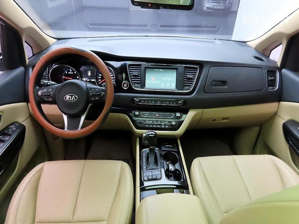Kia All New Carnival9-seater 2.2 Diesel Noblesse - 8