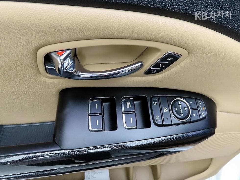 Kia All New Carnival9-seater 2.2 Diesel Noblesse - 11