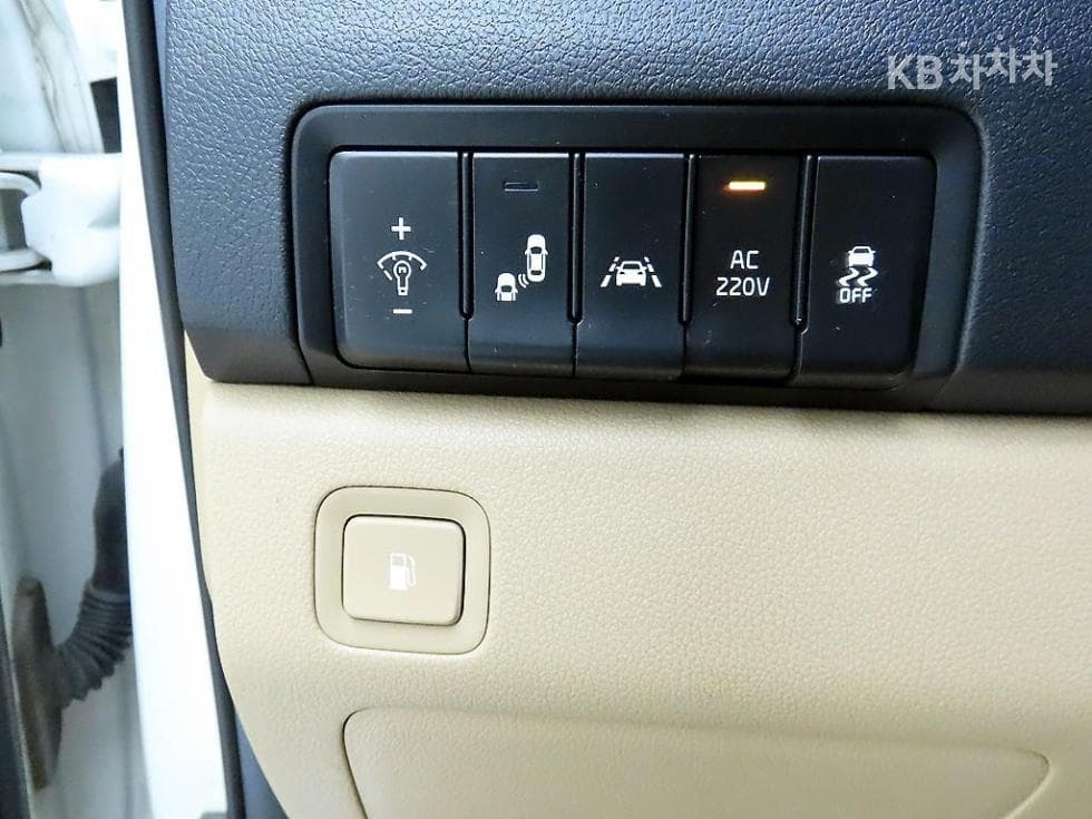 Kia All New Carnival9-seater 2.2 Diesel Noblesse - 12