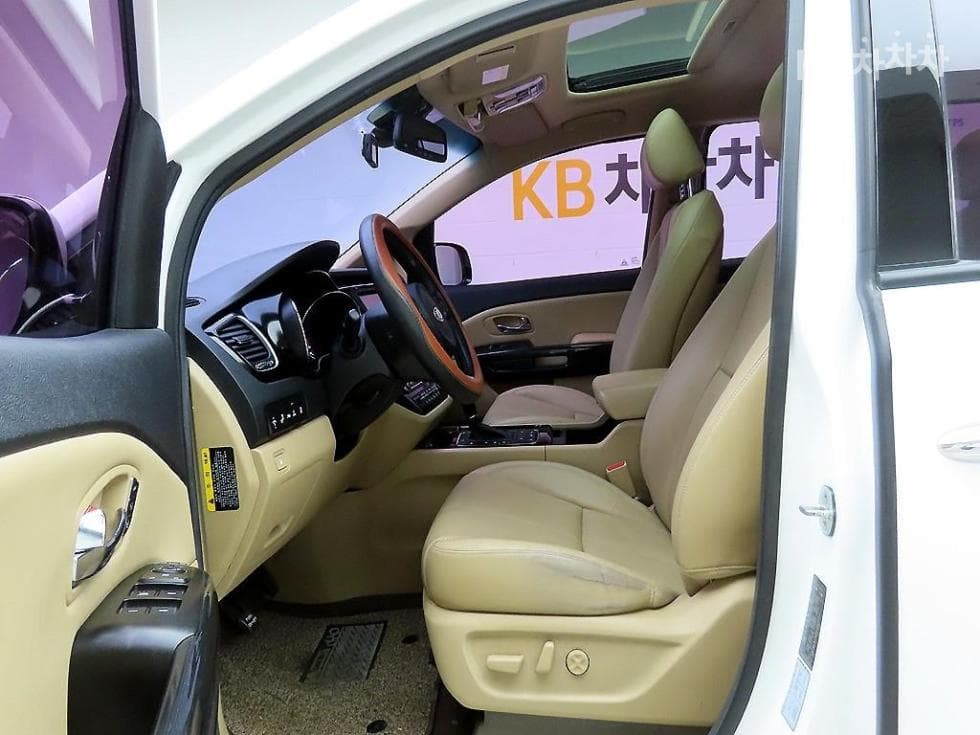 Kia All New Carnival9-seater 2.2 Diesel Noblesse - 13