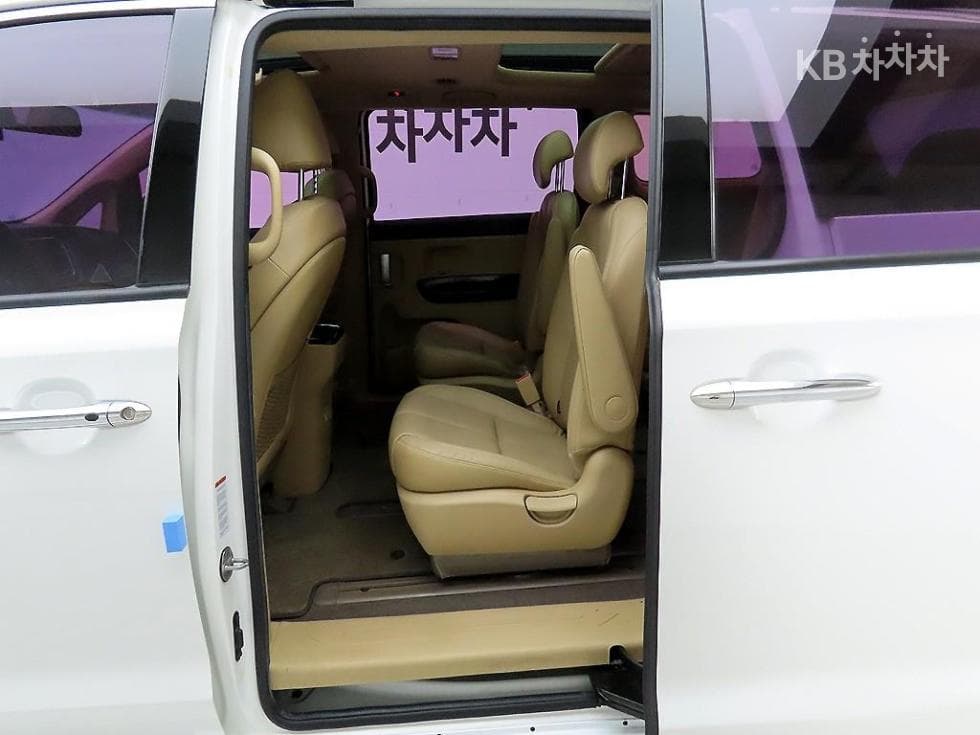 Kia All New Carnival9-seater 2.2 Diesel Noblesse - 14