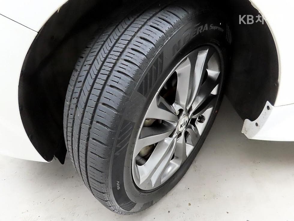 Kia All New Carnival9-seater 2.2 Diesel Noblesse - 19