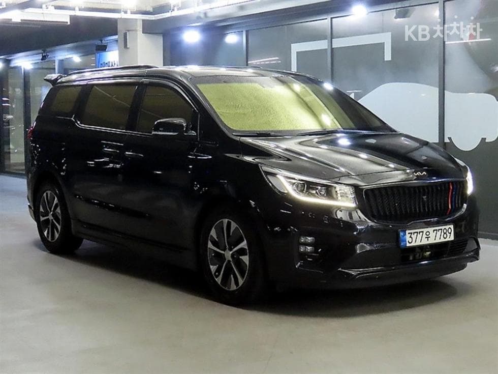 Kia All New Carnival 9-seater 2.2 Diesel Noblesse - Image 1