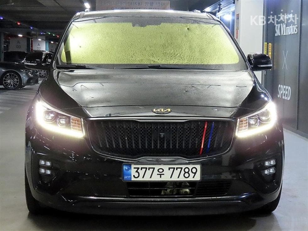 Kia All New Carnival9-seater 2.2 Diesel Noblesse - 2