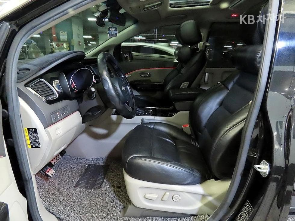 Kia All New Carnival9-seater 2.2 Diesel Noblesse - 6